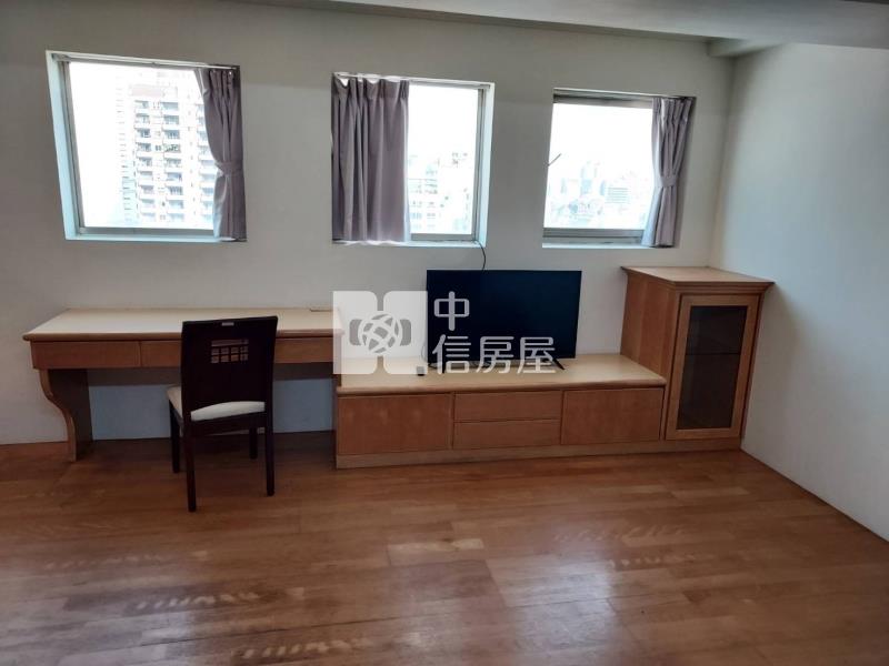 香港半島電寓(特優)房屋室內格局與周邊環境