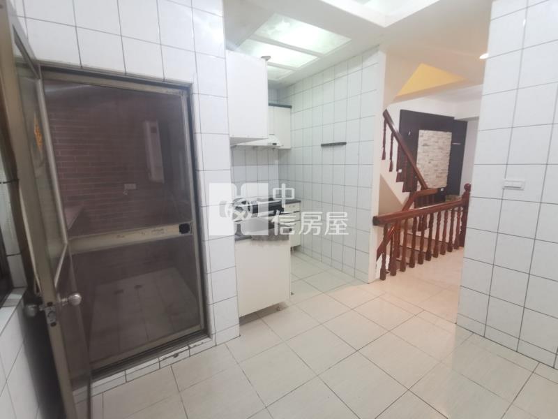 秒殺物件★草漯市場大透天※完美大四房三車位★絕美屋況超值物件房屋室內格局與周邊環境