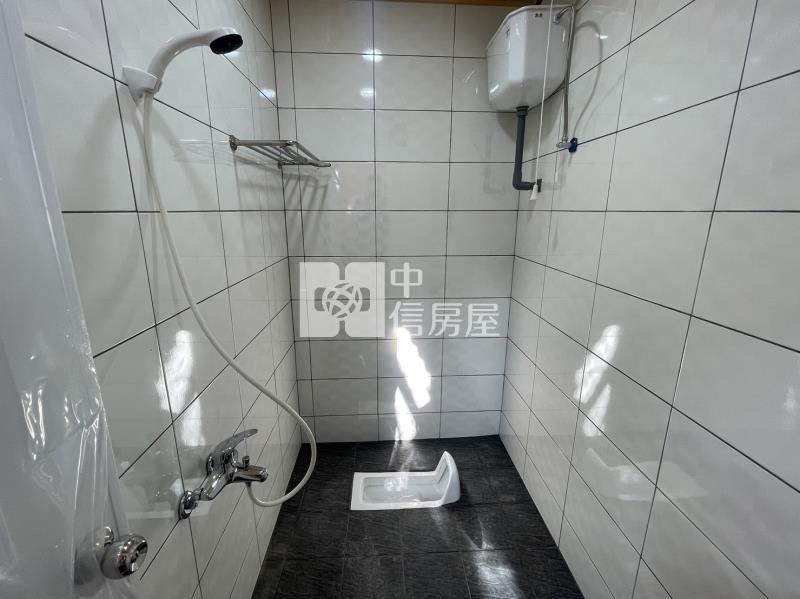 北屯天星國家別墅~包租婆~屋美.前院停車房屋室內格局與周邊環境