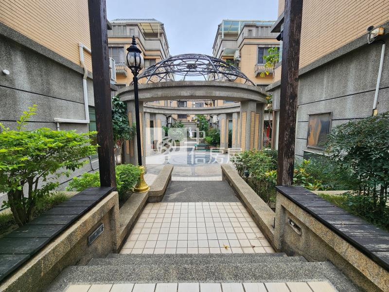 誠品桂冠家樂福金店墅房屋室內格局與周邊環境