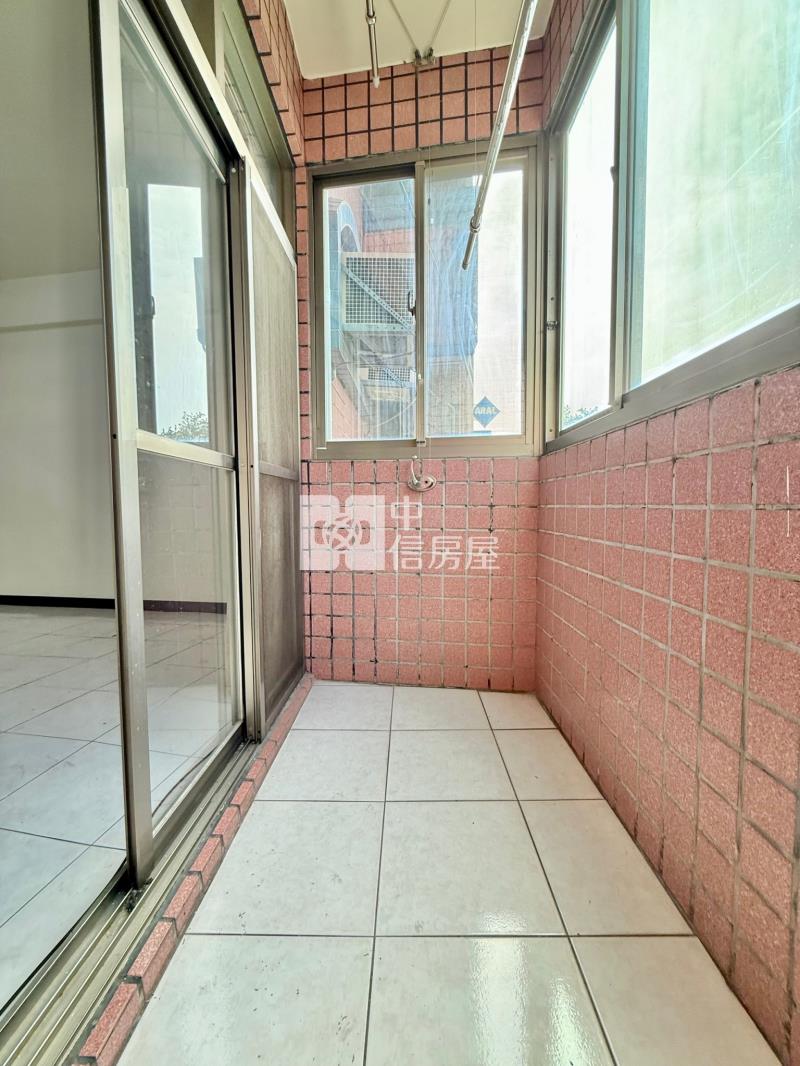 旱溪近LaLaport鄰20米路黃金賺錢透店房屋室內格局與周邊環境