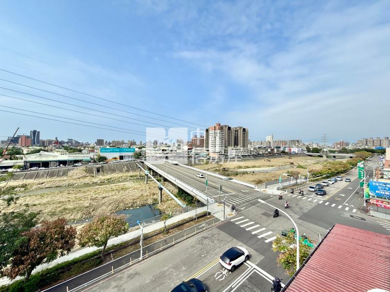 旱溪近LaLaport鄰20米路黃金賺錢透店房屋室內格局與周邊環境