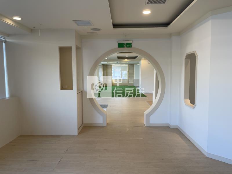 保泰路人潮錢潮醒目△店面房屋室內格局與周邊環境