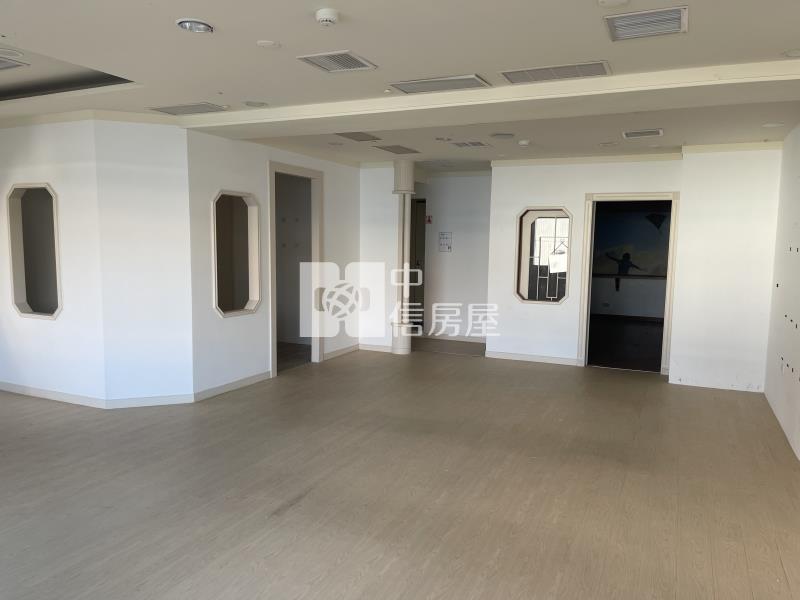 保泰路人潮錢潮醒目△店面房屋室內格局與周邊環境