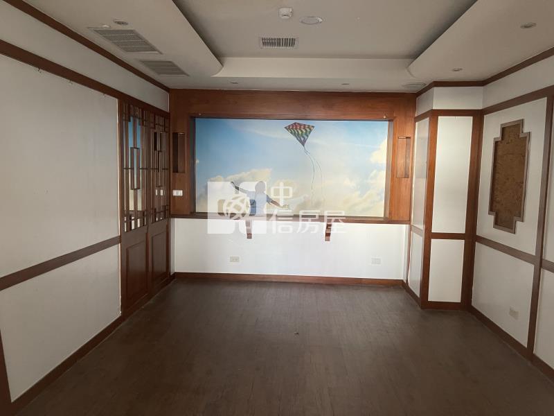 保泰路人潮錢潮醒目△店面房屋室內格局與周邊環境