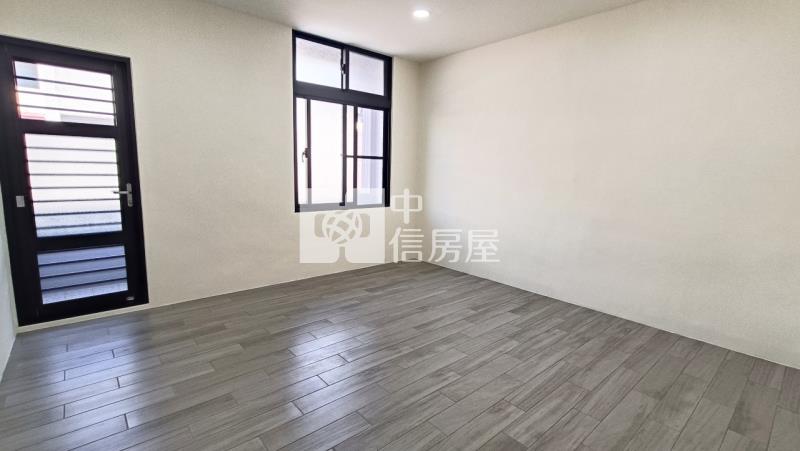 副都心整新4房美車墅房屋室內格局與周邊環境
