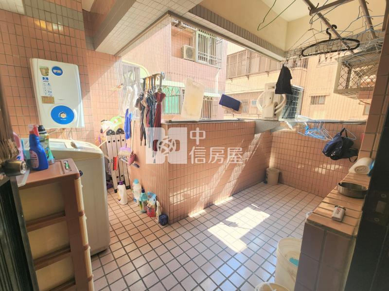 鐳力尊邸四房車位房屋室內格局與周邊環境