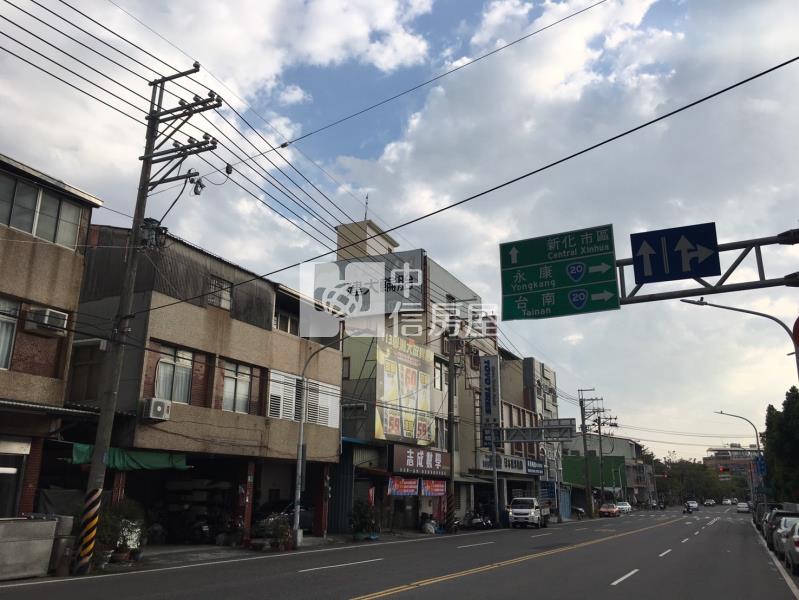 新化中山路20米正路面雙面臨路農地房屋室內格局與周邊環境
