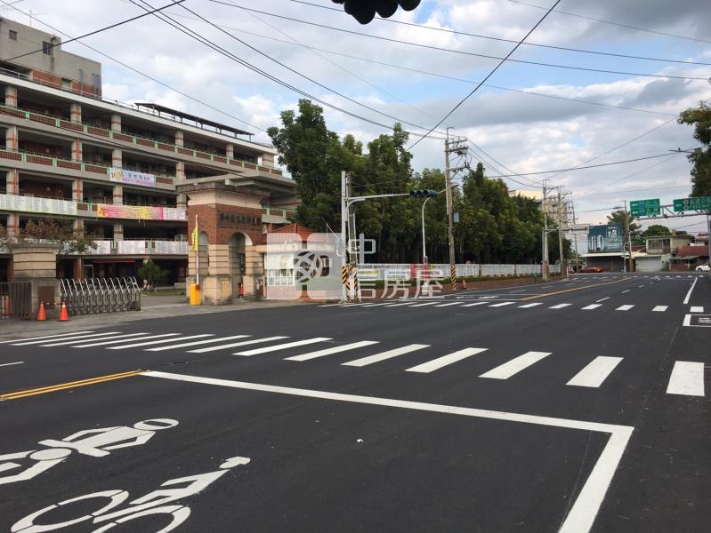 新化中山路20米正路面雙面臨路農地房屋室內格局與周邊環境
