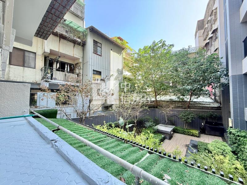 一中商圈｜入門玄關三面採光電線更新超大陽台二樓3房美寓房屋室內格局與周邊環境