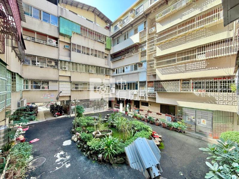 一中商圈｜入門玄關三面採光電線更新超大陽台二樓3房美寓房屋室內格局與周邊環境