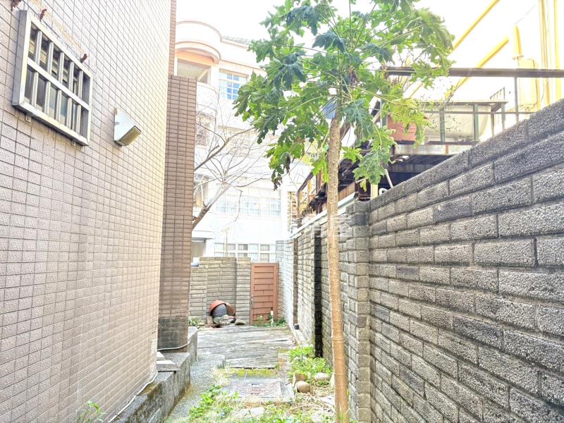 逢甲上石居震後雙車花園別墅房屋室內格局與周邊環境