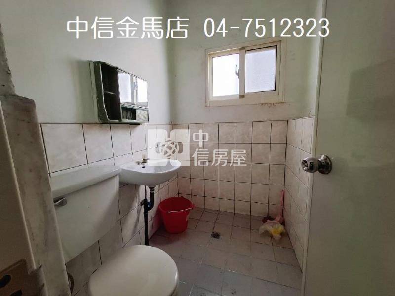 忠孝國小騎樓透天房屋室內格局與周邊環境