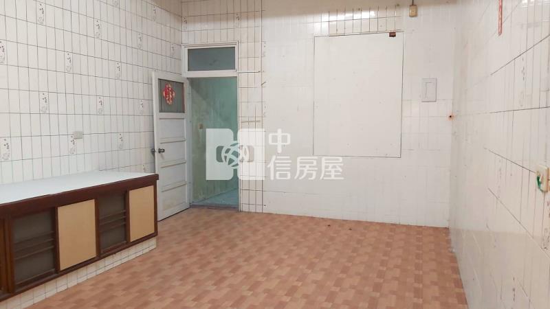 新市中正路商業區黃金店面房屋室內格局與周邊環境
