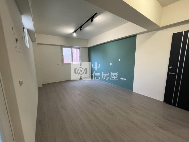 巨城全新整理電梯套房#2房屋室內格局與周邊環境