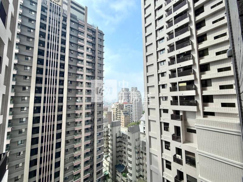 八期文心愛悅捷運兩房平車視野戶房屋室內格局與周邊環境