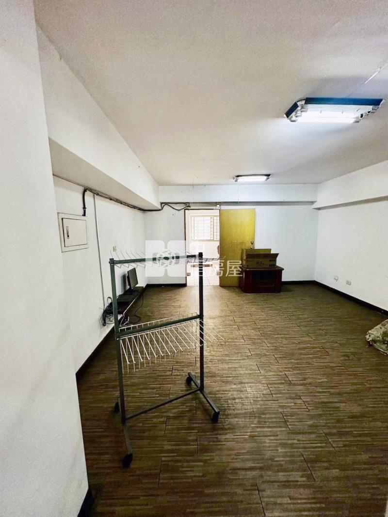新光青海黃金樓店房屋室內格局與周邊環境