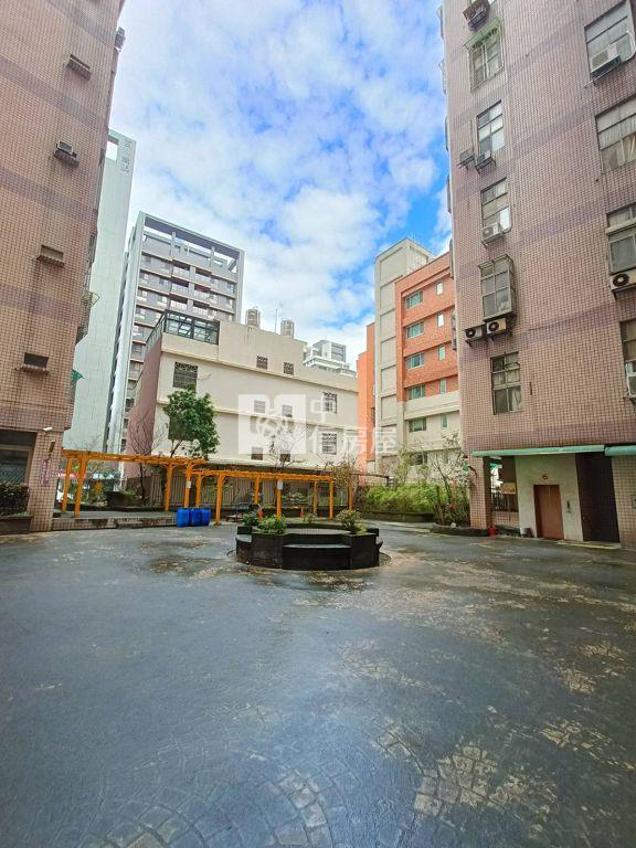 (A)環中商圈4房樓中樓(閣泰新第)(中信卓越團隊)房屋室內格局與周邊環境