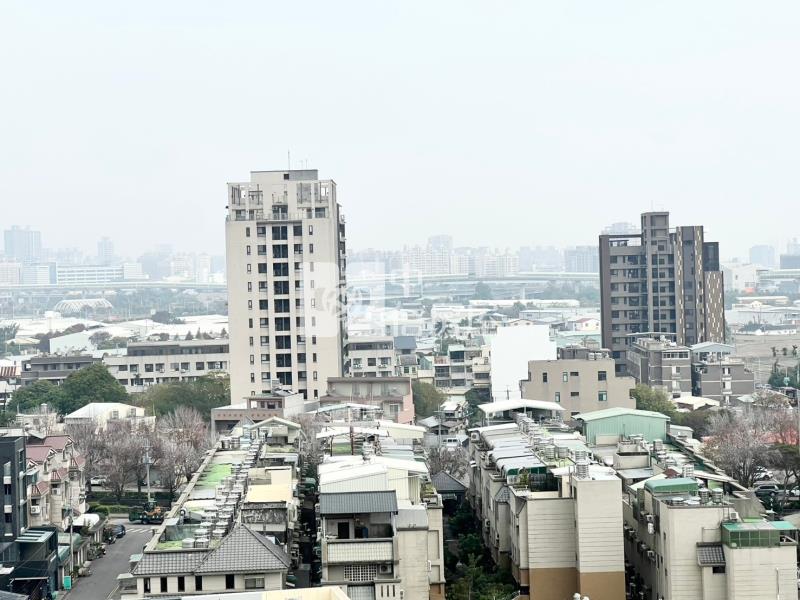 南屯視野精裝四房平車房屋室內格局與周邊環境
