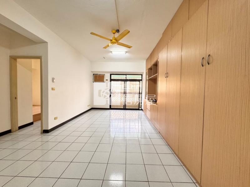 國宅永久棟距2房稀有釋出房屋室內格局與周邊環境