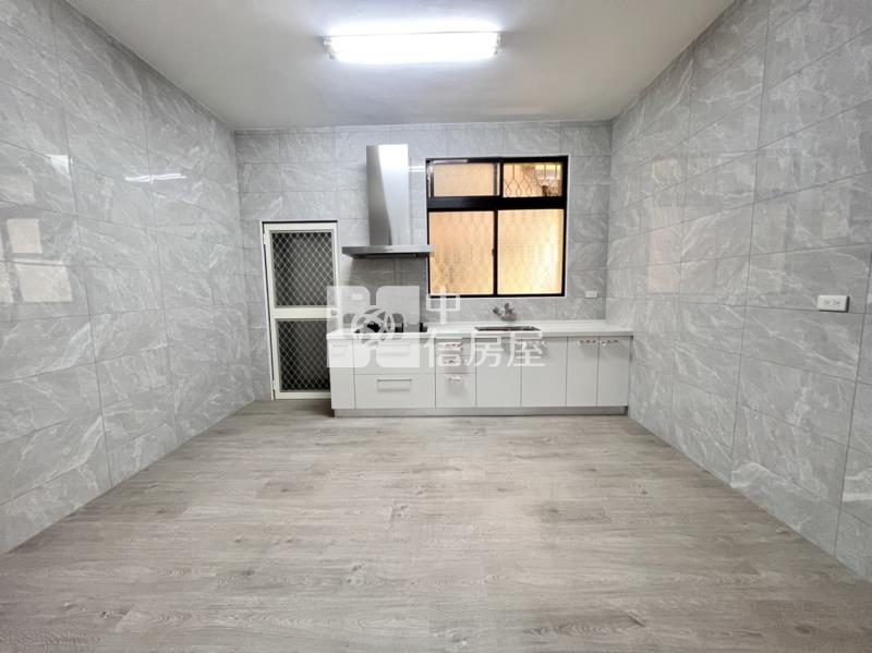 仁美國小大地坪車庫透天房屋室內格局與周邊環境