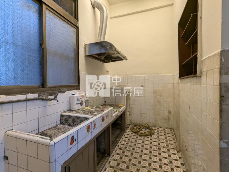 龍岡國小旁5房透天房屋室內格局與周邊環境