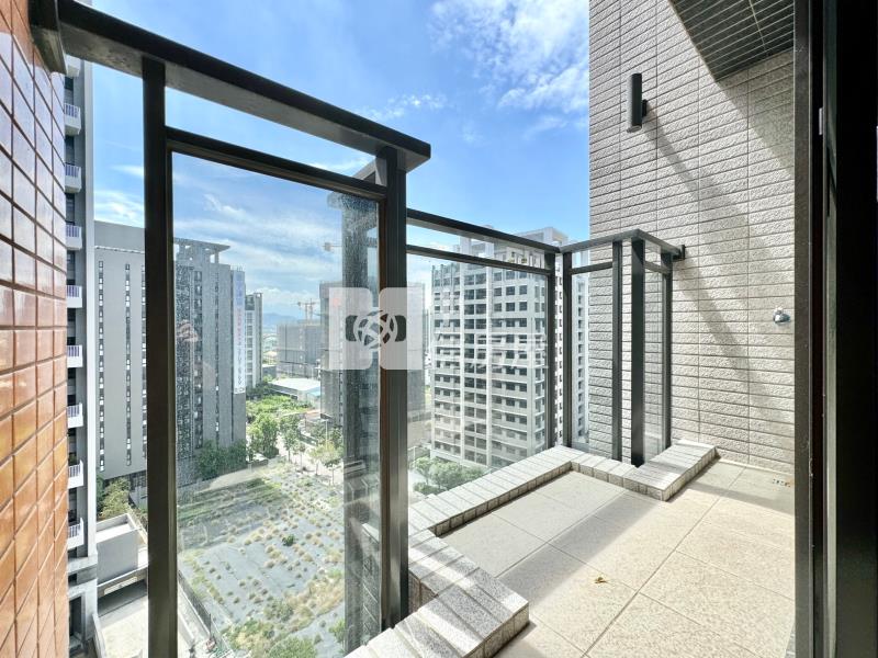 北屯好市多｜機捷V建築｜三房平車高樓層美景房屋室內格局與周邊環境