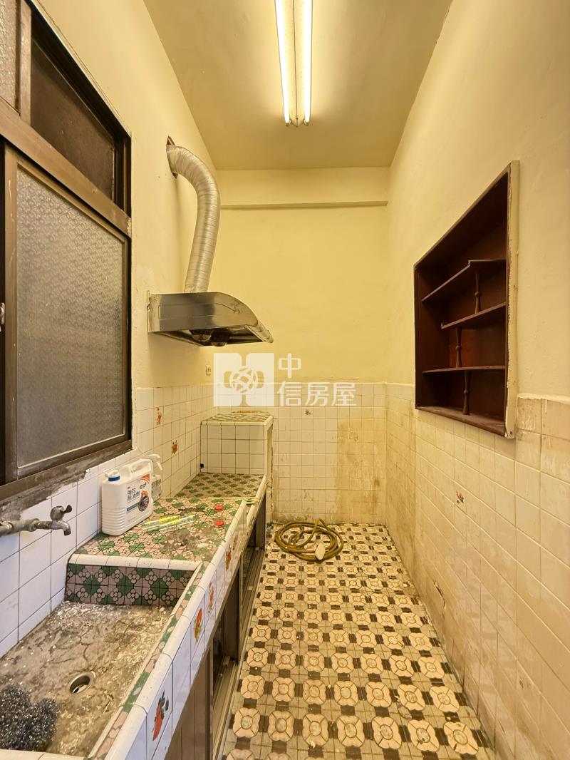 龍岡國小旁透天房屋室內格局與周邊環境