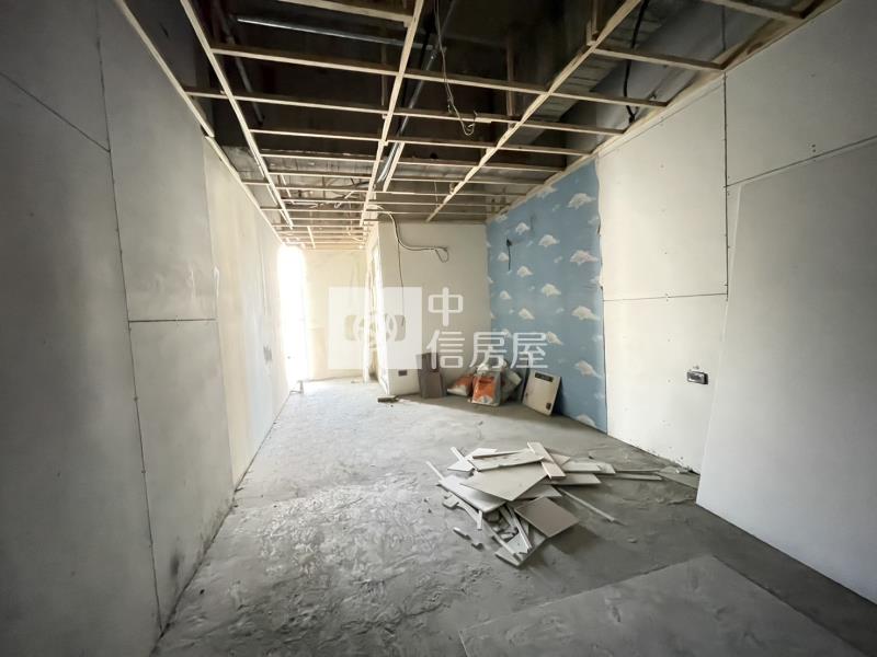 興大電梯21套半成品便宜賣房屋室內格局與周邊環境