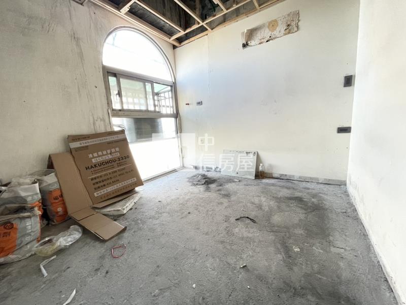興大電梯21套半成品便宜賣房屋室內格局與周邊環境