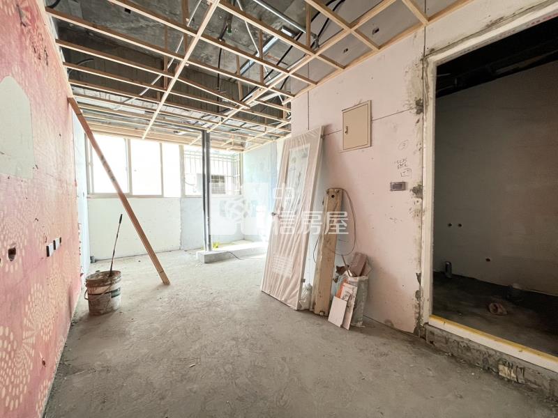 興大電梯21套半成品便宜賣房屋室內格局與周邊環境