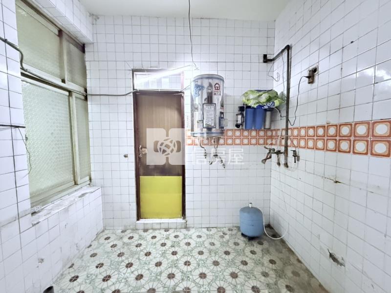 東區-裕農路活巷免千萬需整修透天房屋室內格局與周邊環境