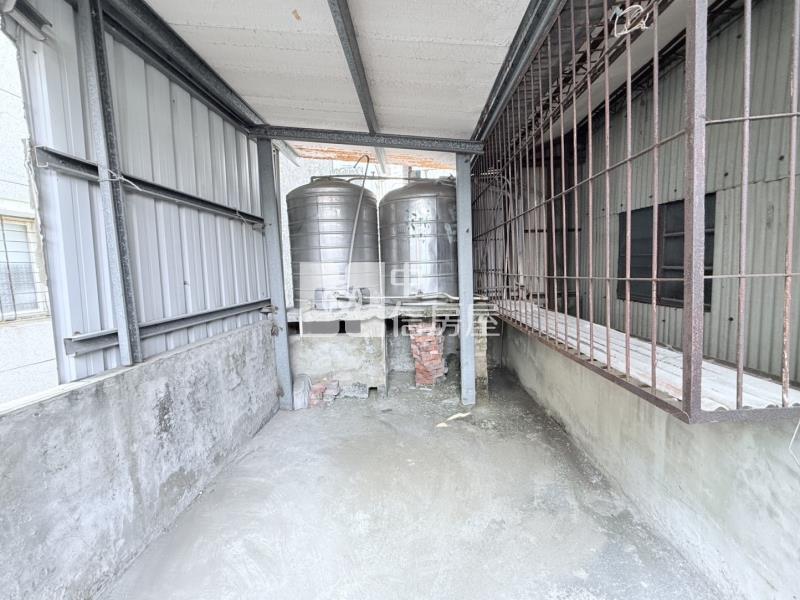 東區-裕農路活巷免千萬需整修透天房屋室內格局與周邊環境