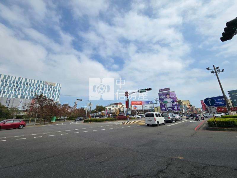 東區-裕農路活巷免千萬需整修透天房屋室內格局與周邊環境