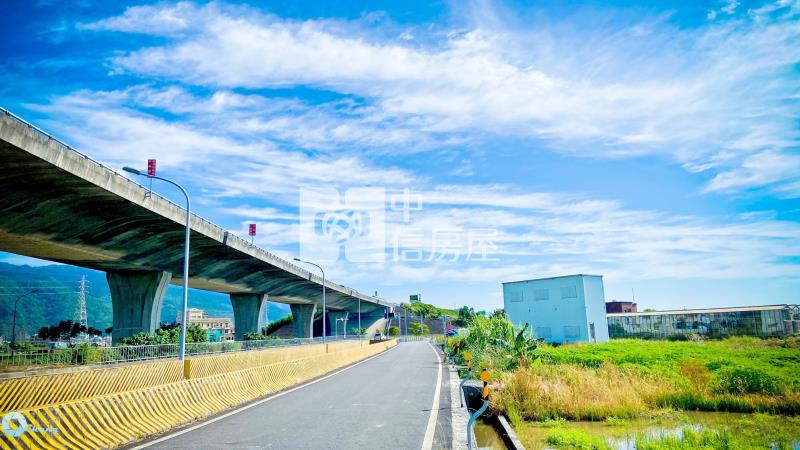 國五側車道旁農舍再附小農地房屋室內格局與周邊環境