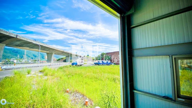 國五側車道旁農舍再附小農地房屋室內格局與周邊環境