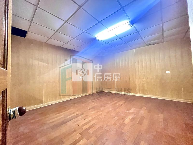 【豐禾】龍岡國小旁大地坪6房透天房屋室內格局與周邊環境