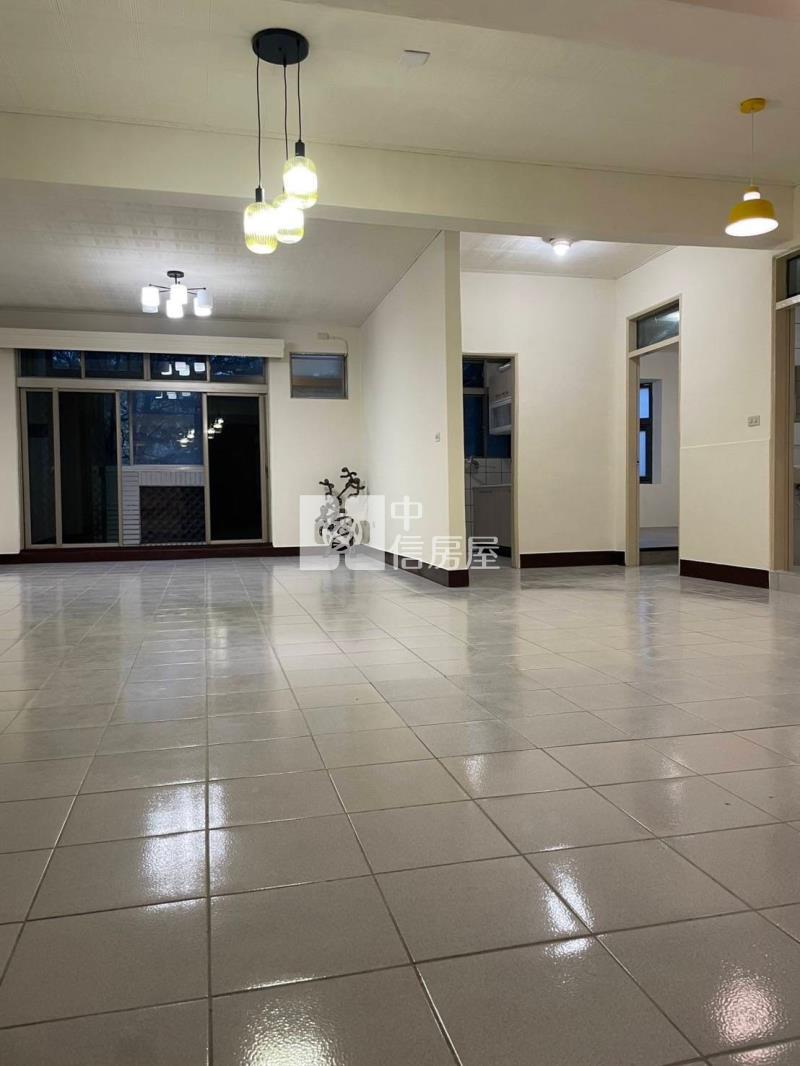 陽光大綠地兩戶打通電梯五大房房屋室內格局與周邊環境