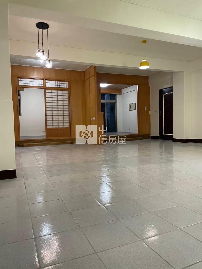 陽光大綠地兩戶打通電梯五大房房屋室內格局與周邊環境