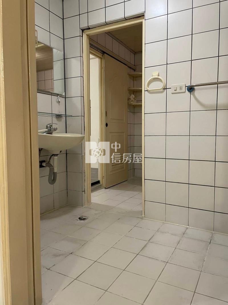 陽光大綠地兩戶打通電梯五大房房屋室內格局與周邊環境