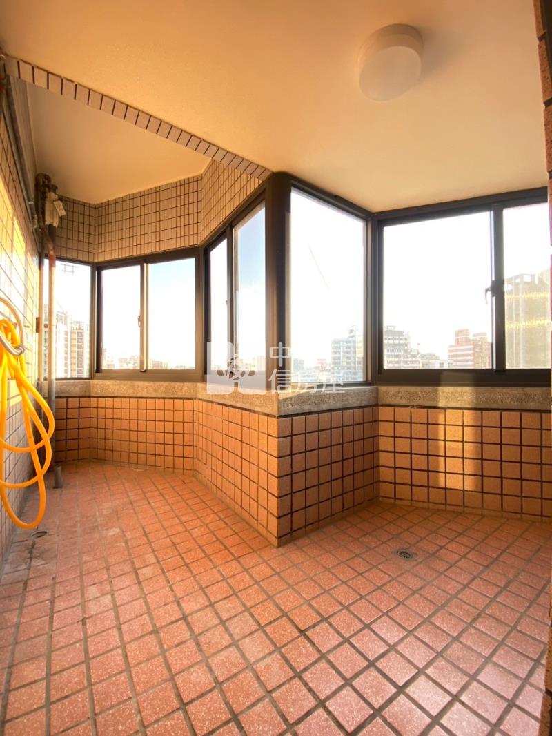 興大商圈典雅裝潢三房平車房屋室內格局與周邊環境