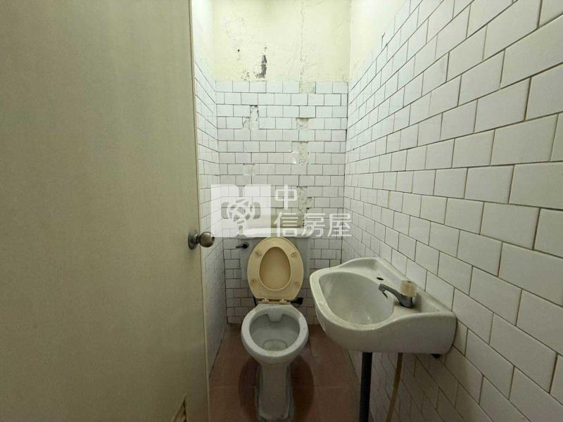 過嶺重劃區邊間透天房屋室內格局與周邊環境