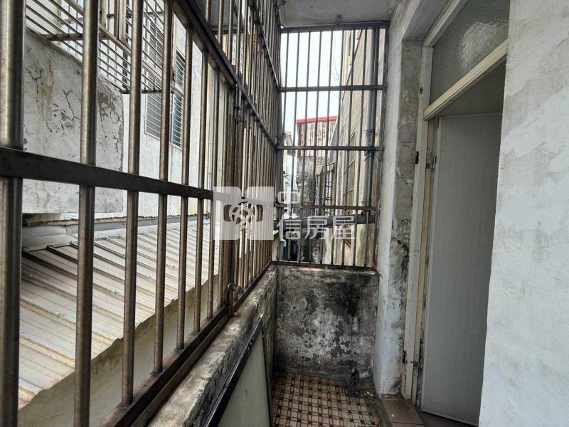 過嶺重劃區邊間透天房屋室內格局與周邊環境