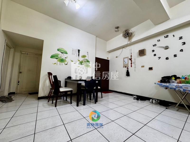【奔馳】電通市一樓四房庭院戶房屋室內格局與周邊環境