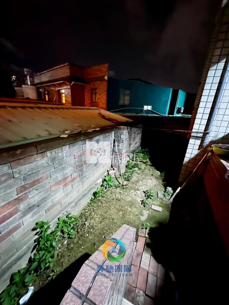 【奔馳】電通市一樓四房庭院戶房屋室內格局與周邊環境