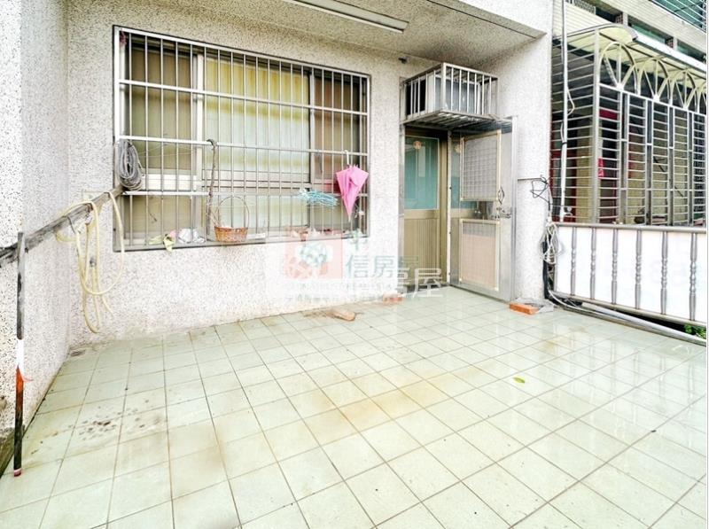 民富國小車庫透天房屋室內格局與周邊環境