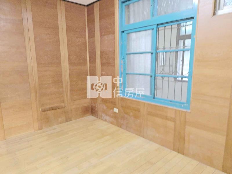 龍山大面寬田字型透天房屋室內格局與周邊環境