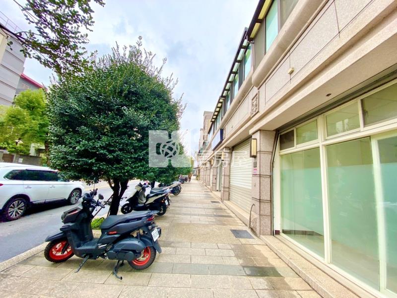 【新世紀】中壢工業區電梯店面+6套房房屋室內格局與周邊環境