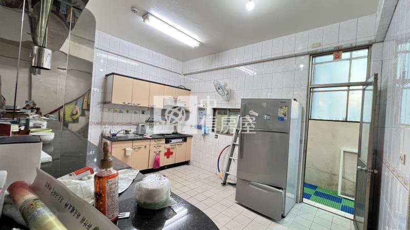 湖口老街邊間大地坪美墅房屋室內格局與周邊環境