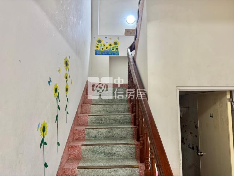 太平家樂福旁大地坪七房美透天房屋室內格局與周邊環境
